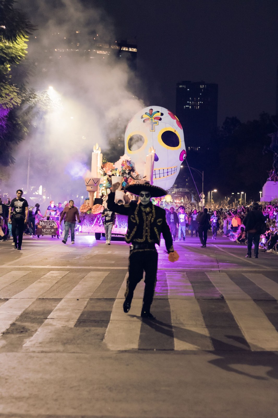 Día de Muertos parade at night